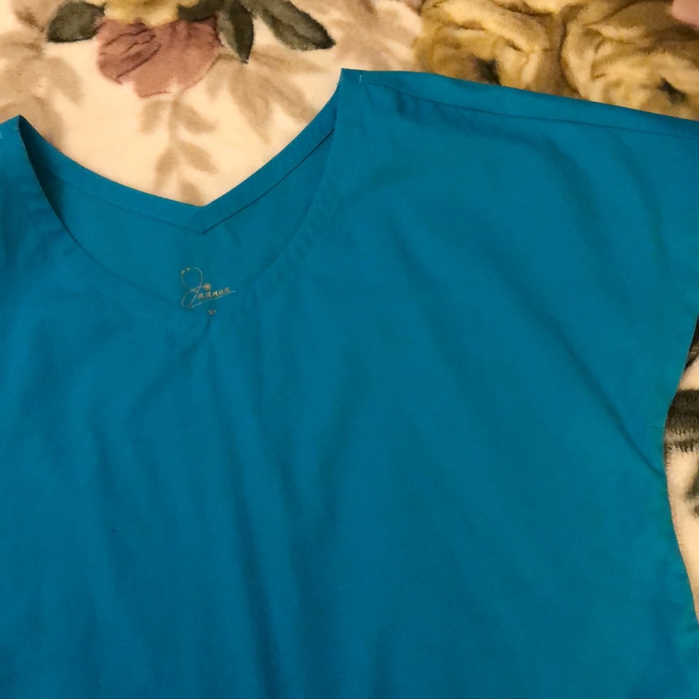 Scrub set